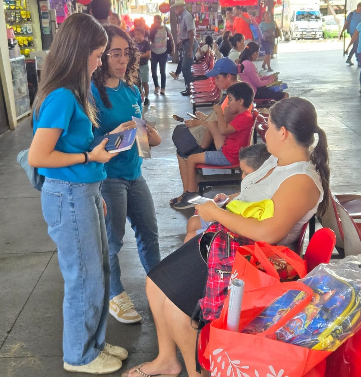 Evangelismo en estación de transporte
