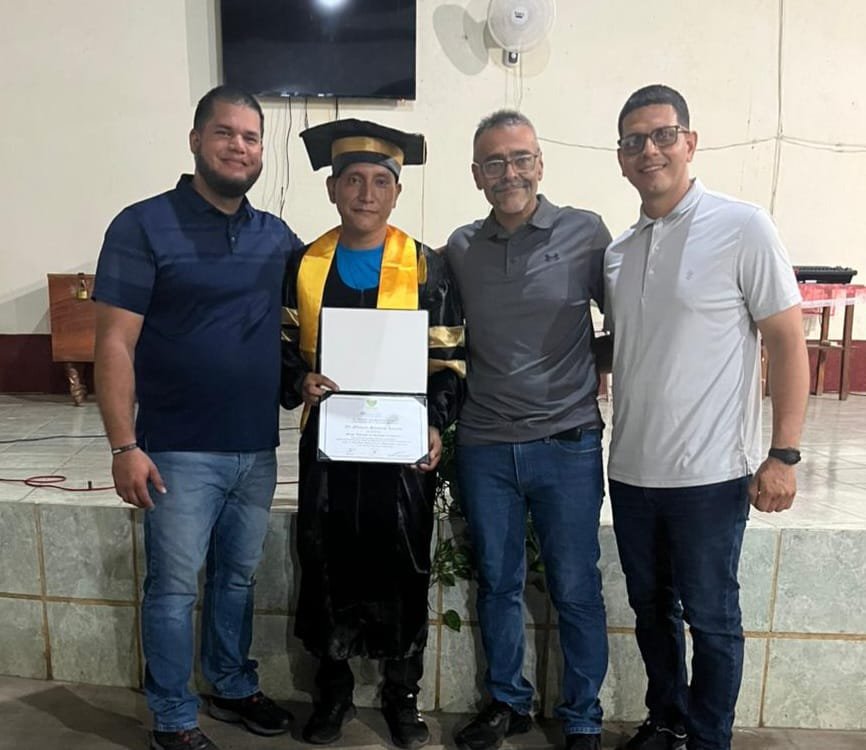 Graduación de becario de la Fundación